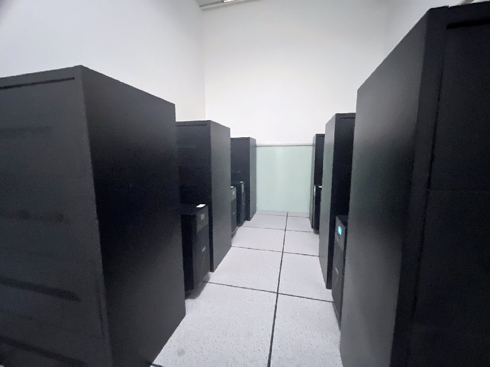 机房UPS不间断电源SVC蓄电池安装案例
