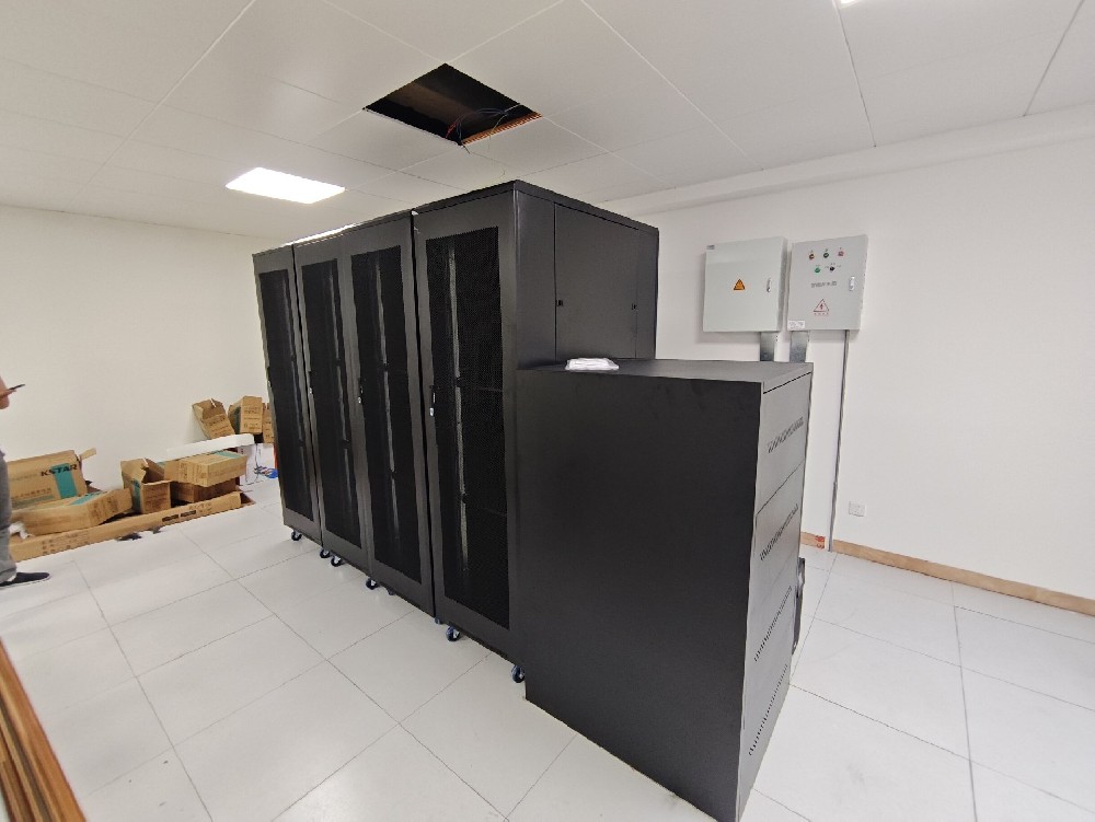龙泉某职场UPS不间断电源蓄电池安装案例
